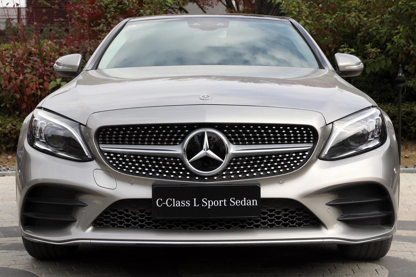 主角魔力与新一代梅赛德斯奔驰c级车行走七彩之滇