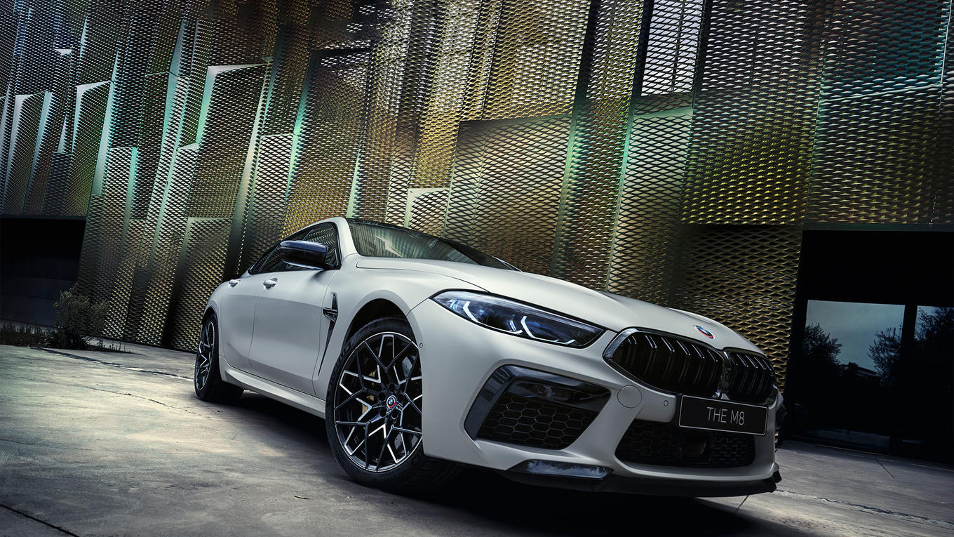 宝马为新bmw m8双门轿跑车和新bmw m8四门轿跑车设定的建议零售价为