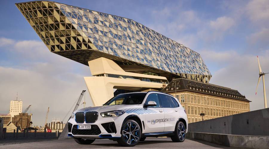 氢动力未来可期？BMW iX5 Hydrogen氢燃料电池车蓄势待发