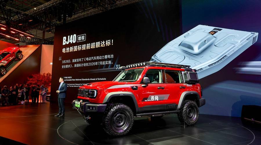 限时优惠价29.98万元，BJ40增程赤兔版上海车展发布