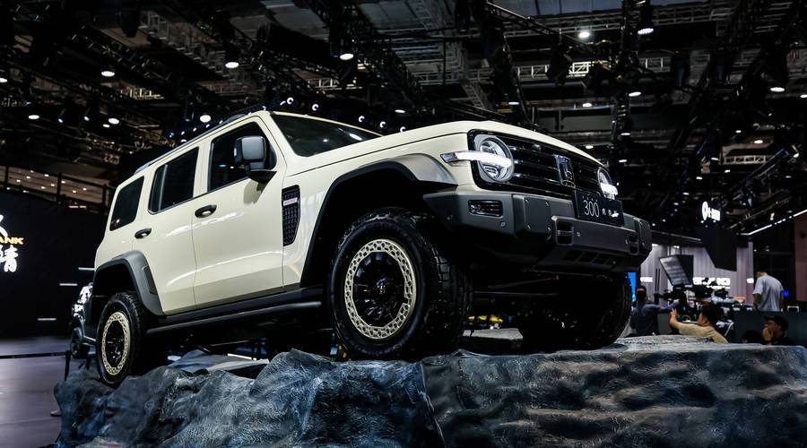 自研4.0T V8动力压阵，坦克300虎克版登台