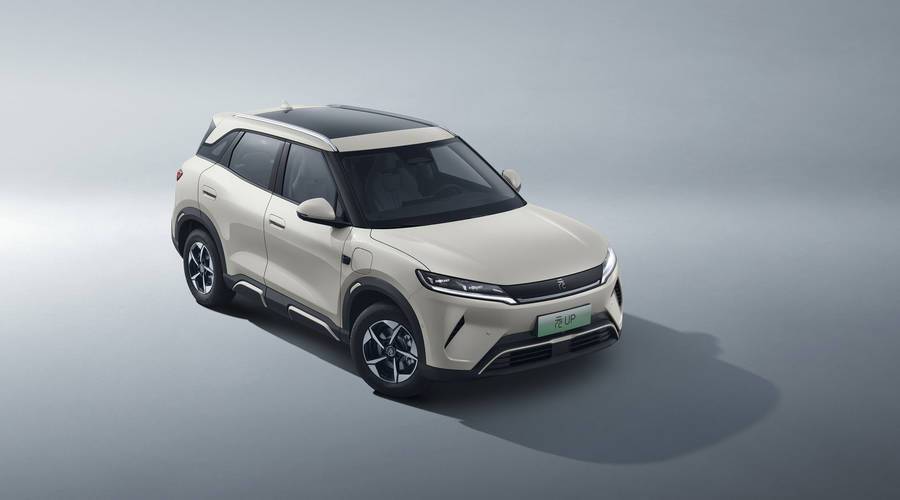比亚迪元UP 301KM领航型上市，售价7.48万元