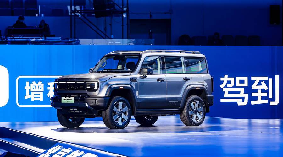 硬派SUV走向智能时代？BJ40增程元境智行版上市，限时焕新价19.48万元