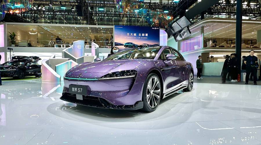 独立展台首秀，智界R7、新S7双车亮相广州