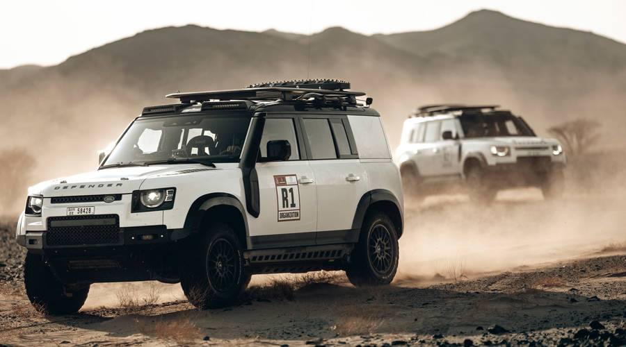 守护达喀尔拉力赛，路虎卫士当先锋