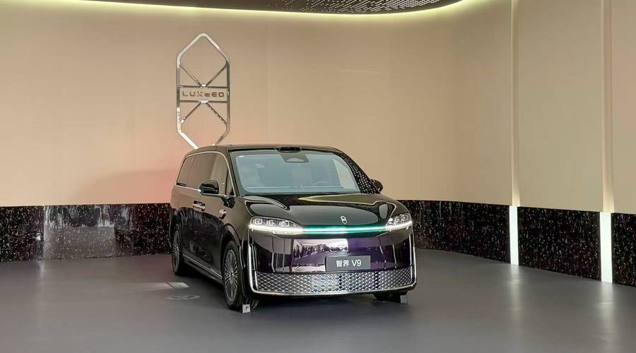 热战高端MPV，智界V9起售价38.98万元入市